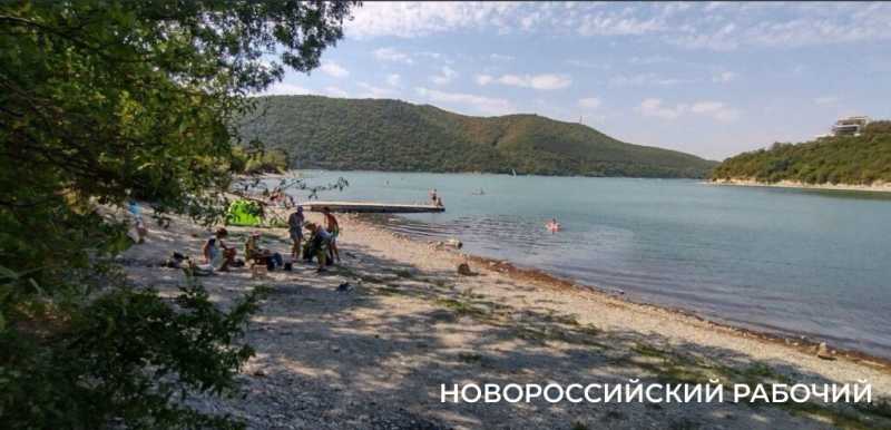 Неужели озеро Абрау в Новороссийске готовится показать свое дно?