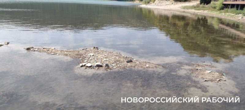 Неужели озеро Абрау в Новороссийске готовится показать свое дно?