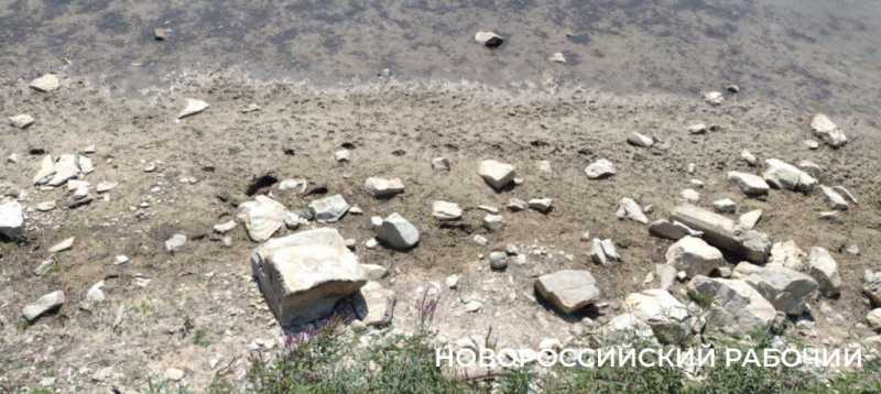 Неужели озеро Абрау в Новороссийске готовится показать свое дно?