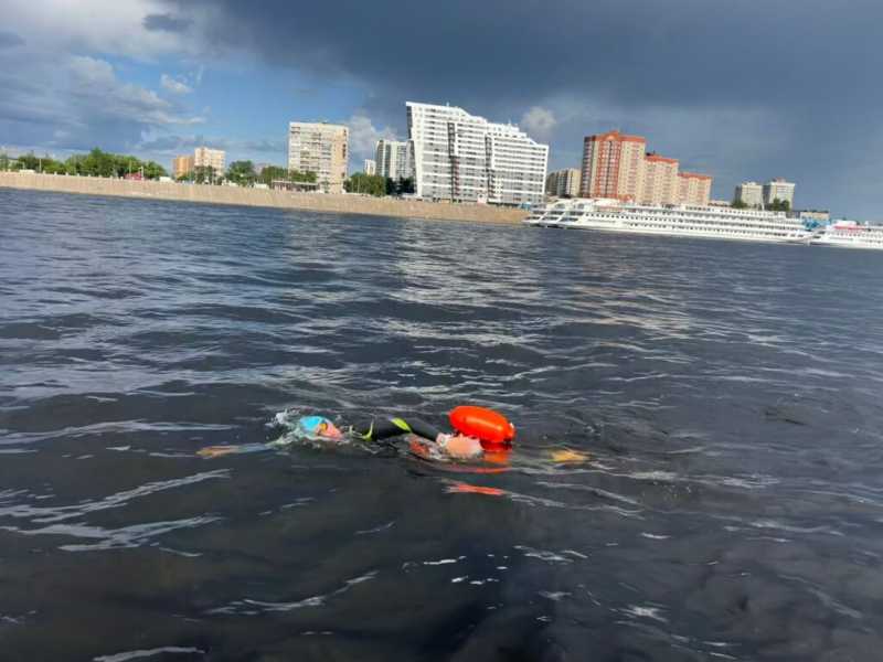 Новороссийская пловчиха почти сутки преодолевала 100 км на открытой воде