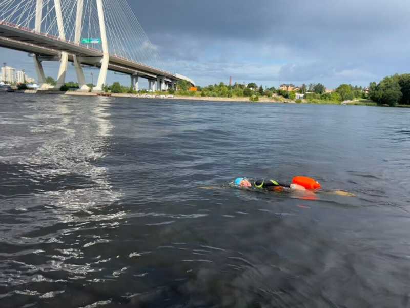 Новороссийская пловчиха почти сутки преодолевала 100 км на открытой воде
