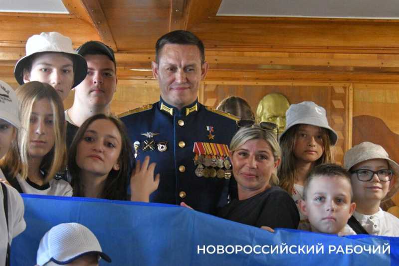 Новороссийский десантник, герой России, рассказал, как подбил танк «Челленджер-2»