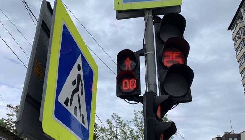 Новые светофоры устанавливают на улицах Новороссийска