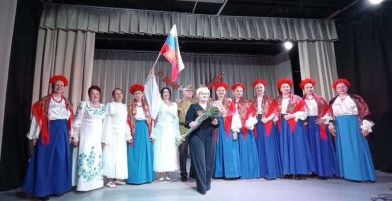 Первая красавица Новороссийска стала солисткой  и поет народные песни