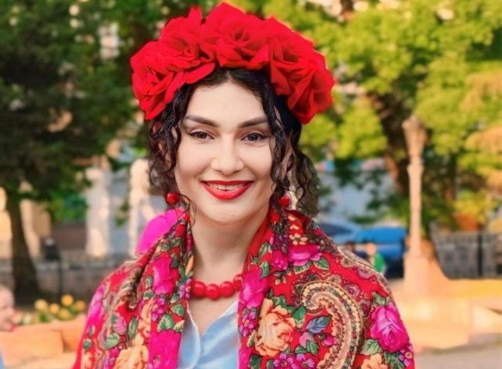 Первая красавица Новороссийска стала солисткой  и поет народные песни