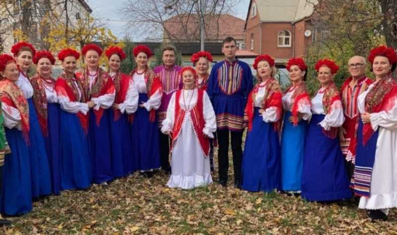 Первая красавица Новороссийска стала солисткой  и поет народные песни