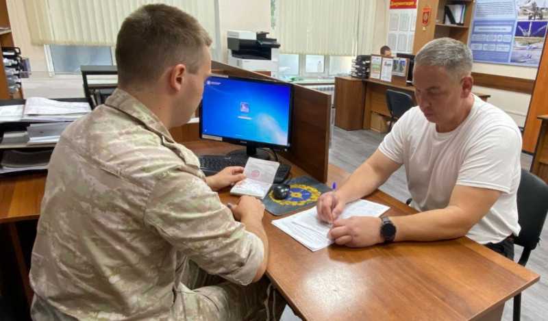 &laquo;Сидеть на диване непростительно&raquo; &mdash; так говорят те, кто подписывает контракт в Новороссийске