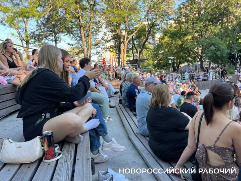 Стояли на голове, боролись с рыцарями. В Новороссийске прошел День физкультурника