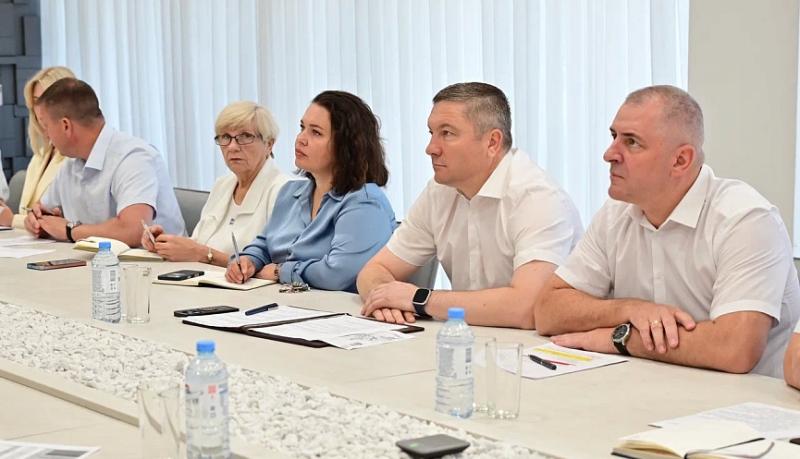 В администрации Новороссийска обсудили вопросы приобретения жилья для детей-сирот, капремонт МКД и итоги мониторинга заведений общественного питания