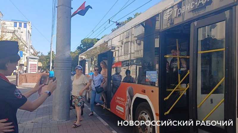 В Новороссийске еще один троллейбус напомнит пассажирам о кибермошенниках