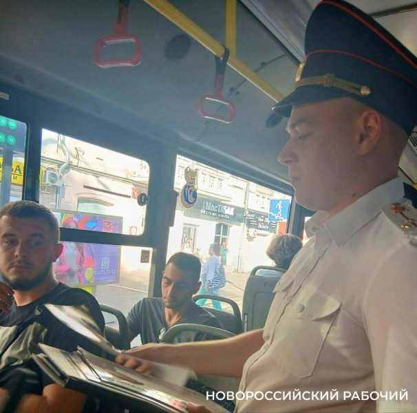 В Новороссийске еще один троллейбус напомнит пассажирам о кибермошенниках
