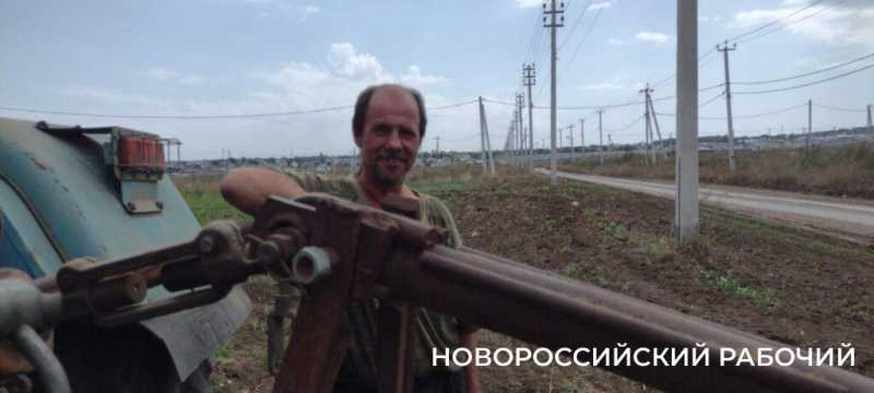 В Новороссийске крестьянин по жизни выращивает пшеницу