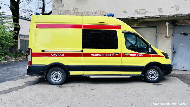 В Новороссийске медики «скорой» отказались помочь женщине на улице
