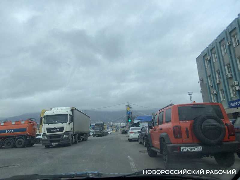 В Новороссийске ограничат движение на одной из самых загруженных улиц