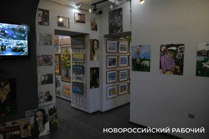В Новороссийске открылась выставка памяти художника Валерия Туракевича