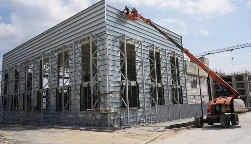 В Новороссийске строительная готовность спорткомплекса для прыжков на батуте составляет 75%