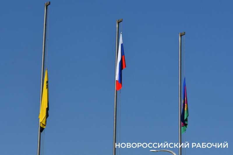 В Новороссийске торжественно отметили День Государственного Флага