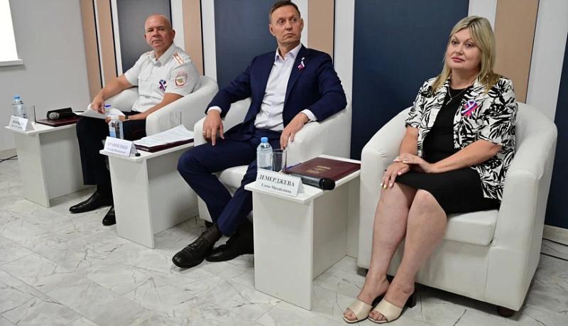 В Новороссийске в День Государственного флага РФ обсудили вопросы межнациональных и межконфессиональных отношений