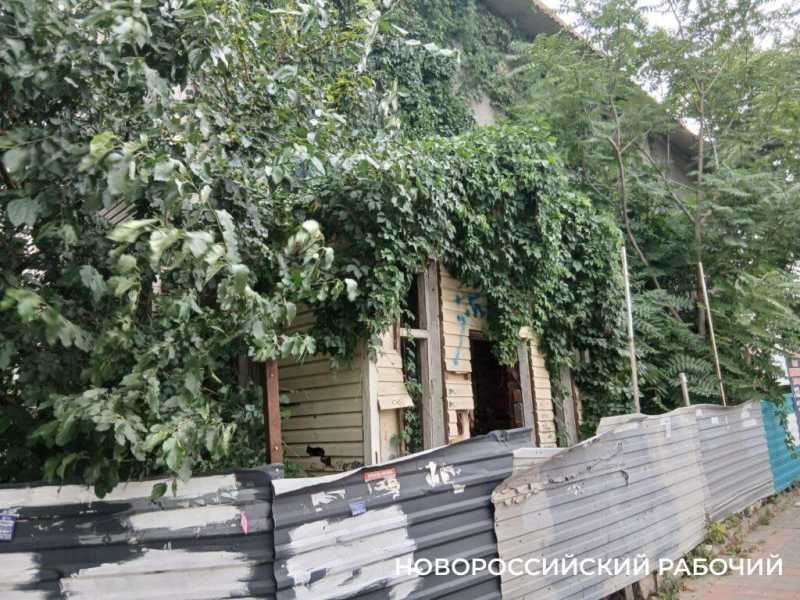 В Новороссийске ждет реставрации заброшка, где век назад прошла премьера оперы