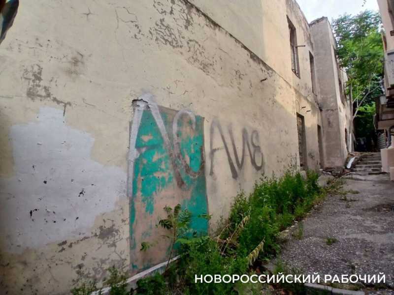В Новороссийске ждет реставрации заброшка, где век назад прошла премьера оперы
