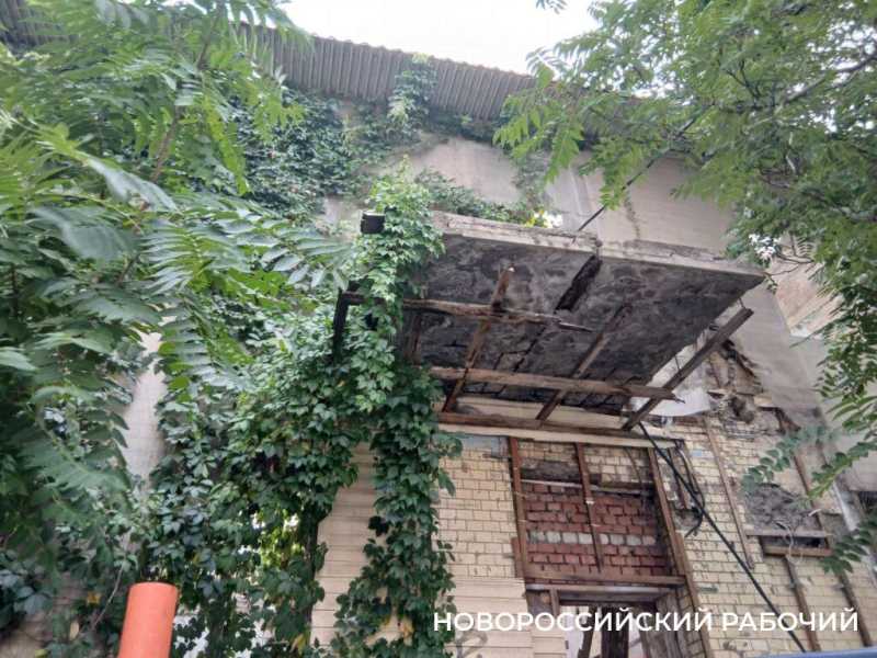 В Новороссийске ждет реставрации заброшка, где век назад прошла премьера оперы