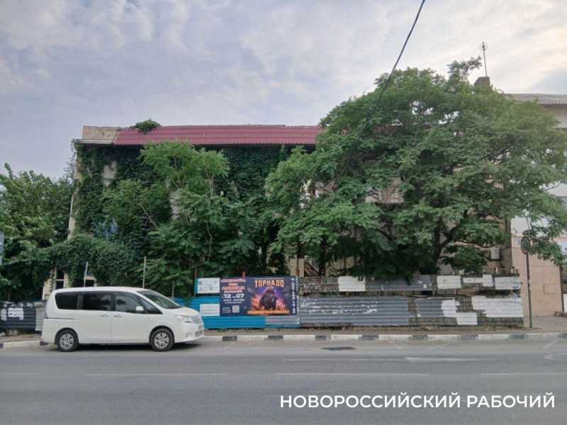 В Новороссийске ждет реставрации заброшка, где век назад прошла премьера оперы