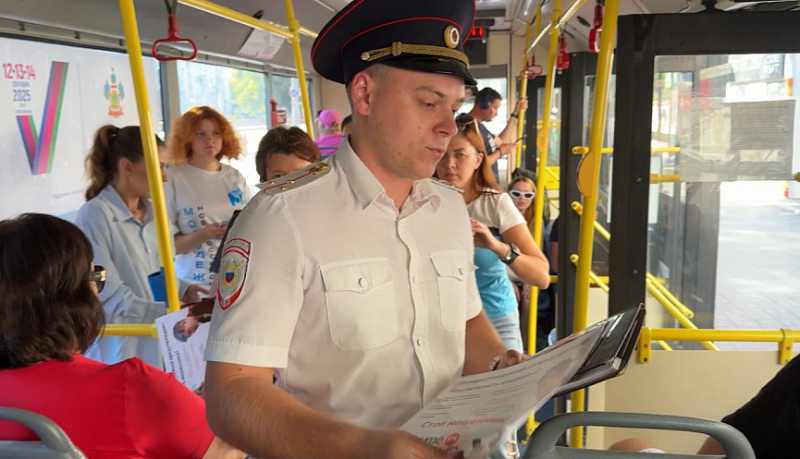В рамках профилактической кампании в городе-герое Новороссийске курсируют троллейбусы безопасности