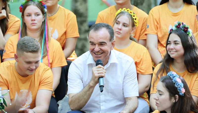 Вениамин Кондратьев посетил молодежный лагерь «Регион 93» в Северском районе