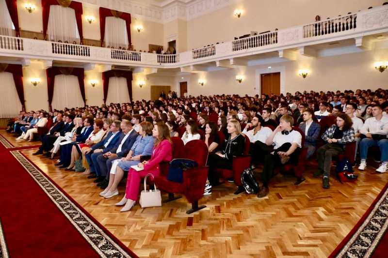 Даниил Егоров поздравил студентов Финансового университета при Правительстве РФ с Днем знаний