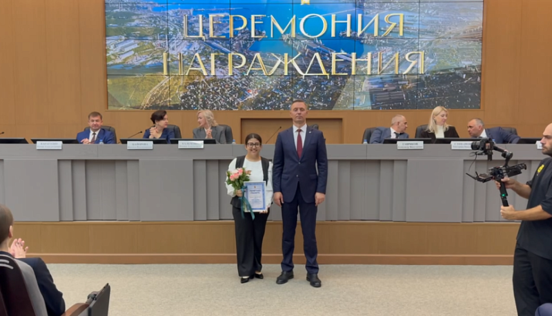 На аппаратном совещании в администрации Новороссийска наградили выдающихся представителей молодежи города. Егору Щетникову аплодировали стоя