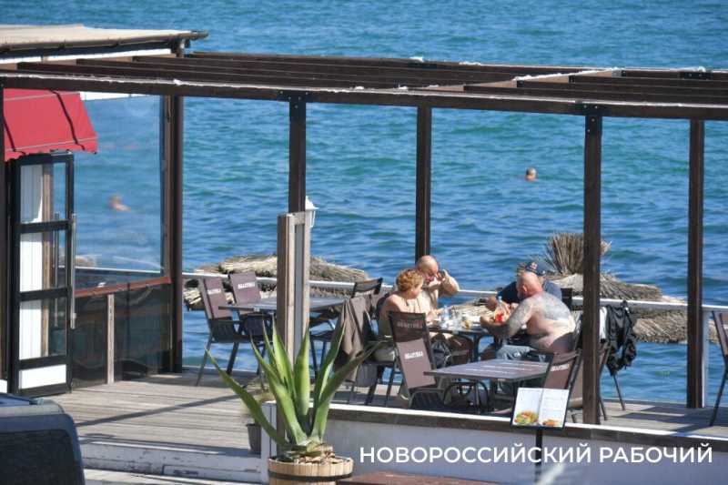 На море ожидают 3 миллиона «осенних» туристов. Они приедут и в Новороссийск
