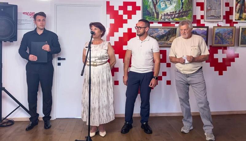 Накануне 187-летия Новороссийска открылась выставка «К городу – с любовью!»