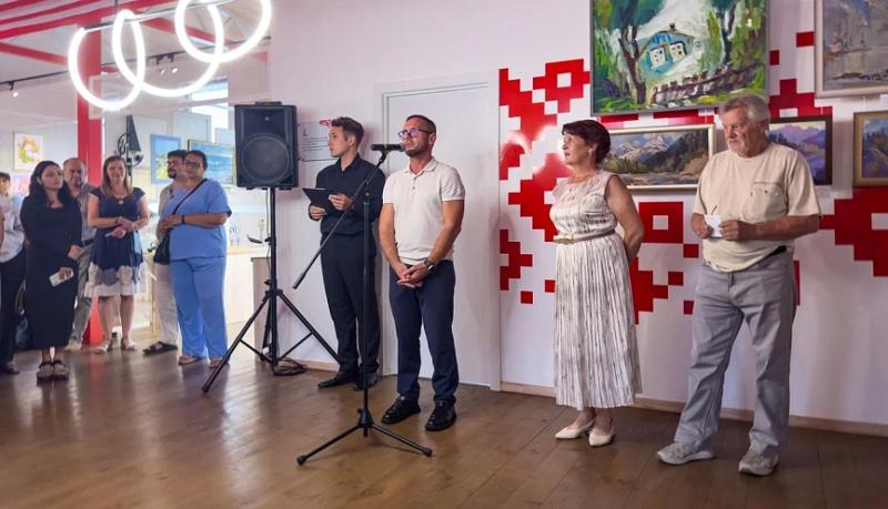 Накануне 187-летия Новороссийска открылась выставка «К городу – с любовью!»