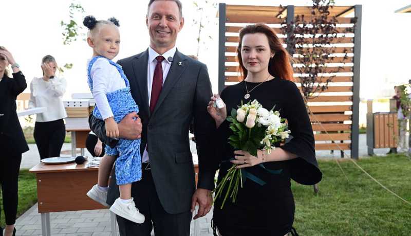 Накануне Дня города 64 новороссийца получили ключи от новых квартир