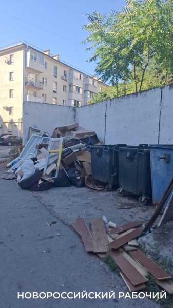 Новороссийцы не знают кого просить, чтобы вывезли мусор