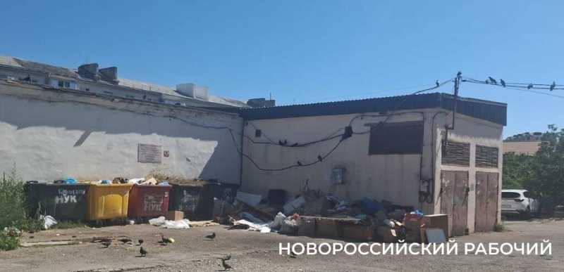 Новороссийцы не знают кого просить, чтобы вывезли мусор