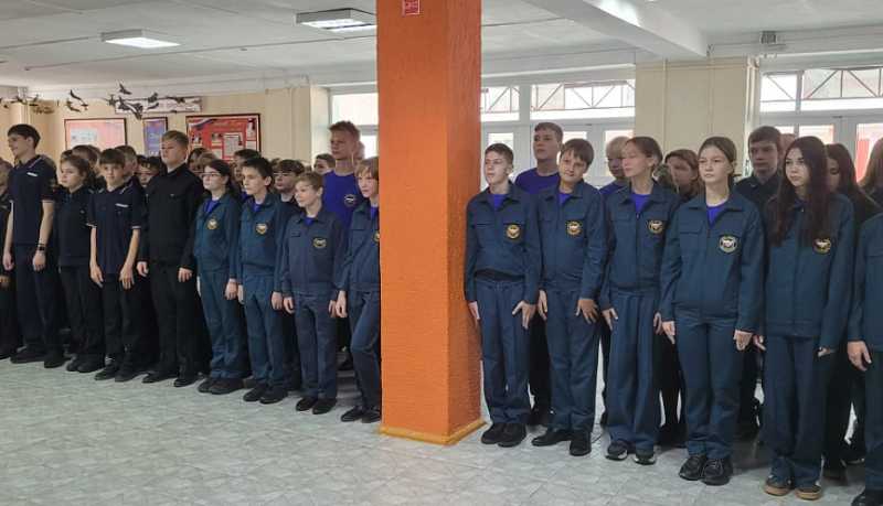 Новороссийские полицейские приняли участие в награждении учащейся полицейского класса, ставшей лауреатом Международного детского конкурса