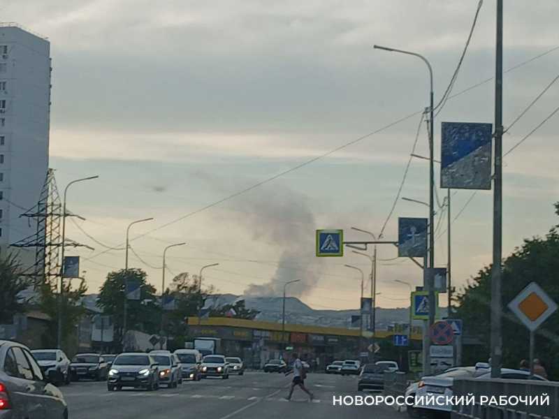 Площадь пожара на мусорном полигоне Новороссийска сократилась еще на 50 кв. м.