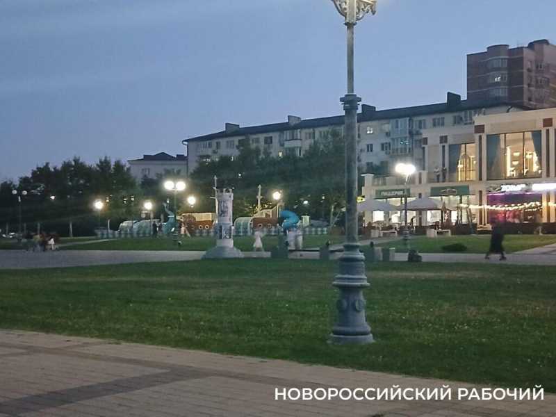 После курортного сезона в Новороссийске опустела набережная