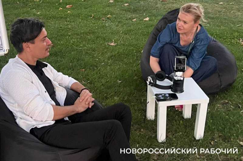 Послушать «артиста» и дать совет. В Новороссийске прошел необычный спектакль-диалог