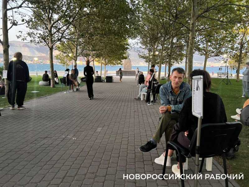 Послушать «артиста» и дать совет. В Новороссийске прошел необычный спектакль-диалог