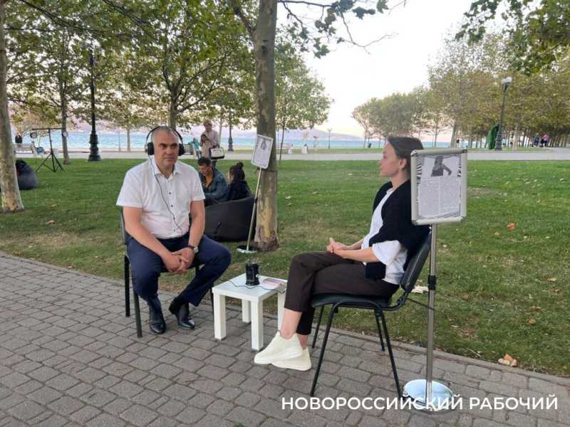 Послушать «артиста» и дать совет. В Новороссийске прошел необычный спектакль-диалог