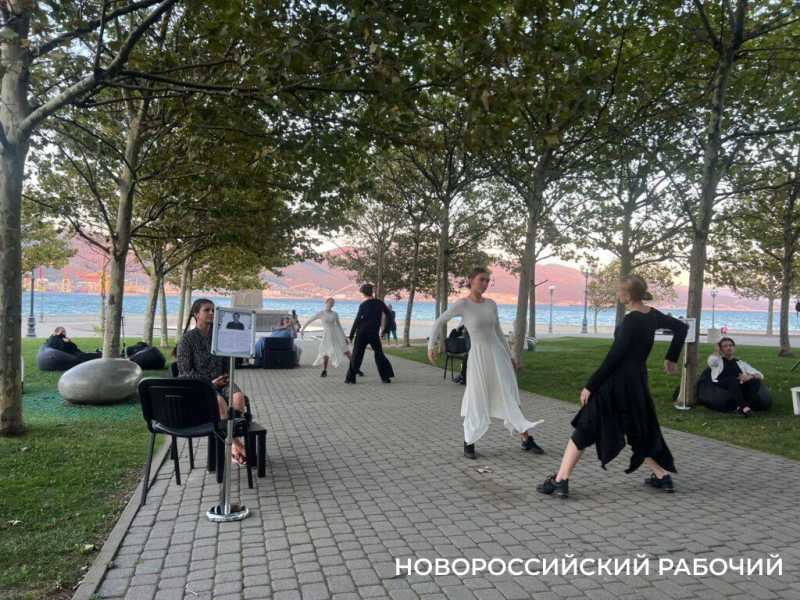 Послушать «артиста» и дать совет. В Новороссийске прошел необычный спектакль-диалог