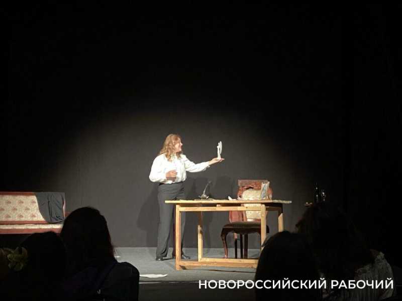 С образа Пушкина сняли лишний пафос. Новороссийцам показали моноспектакль