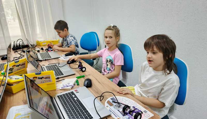 Шестьдесят юных новороссийских инженеров завершили освоение уникального курса по робототехнике