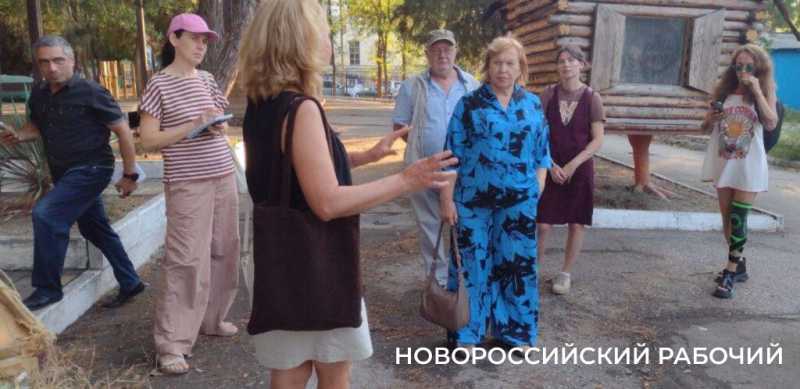 Старые обои, ковры, бочки просят приносить горожан. В Новороссийске создается арт-пространство