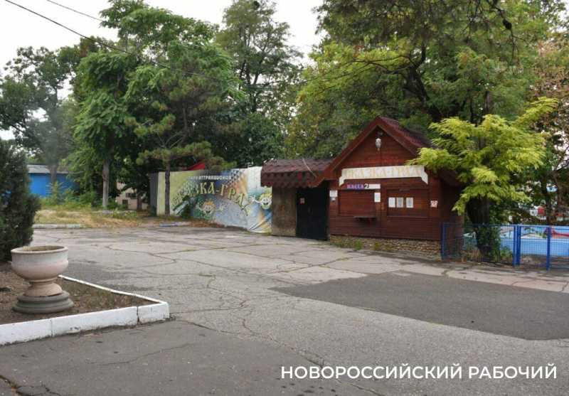 Старые обои, ковры, бочки просят приносить горожан. В Новороссийске создается арт-пространство