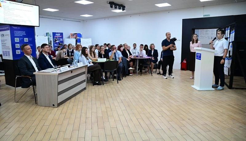Стратегическая сессия «Кубань 2035 – делаем будущее сейчас»: глава Новороссийска вместе с молодежью обсудил перспективы развития города-героя