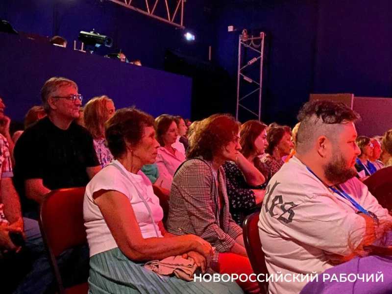 Театр из Таганрога научил новороссийцев правильно формулировать желания и радоваться тому, что есть