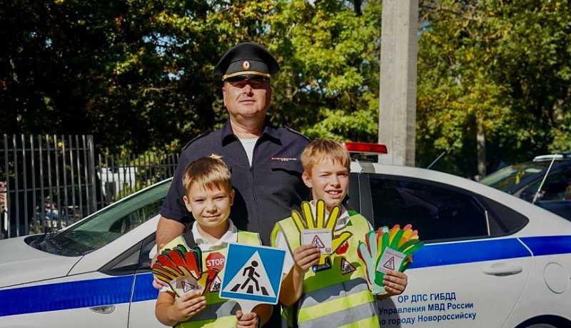 &laquo;Уступи дорогу пешеходу&raquo;: тысячи юных новороссийцев присоединились к масштабной акции по безопасности дорожного движения